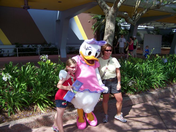 Emma, Daisy Duck & Deanna