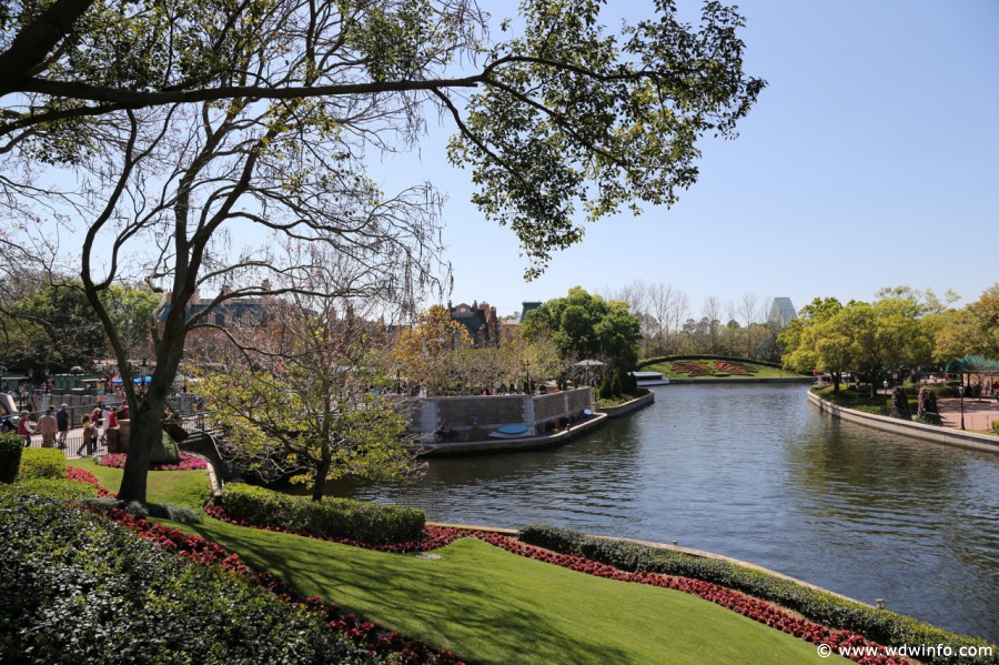 Epcot-Flower-Garden-2013-038