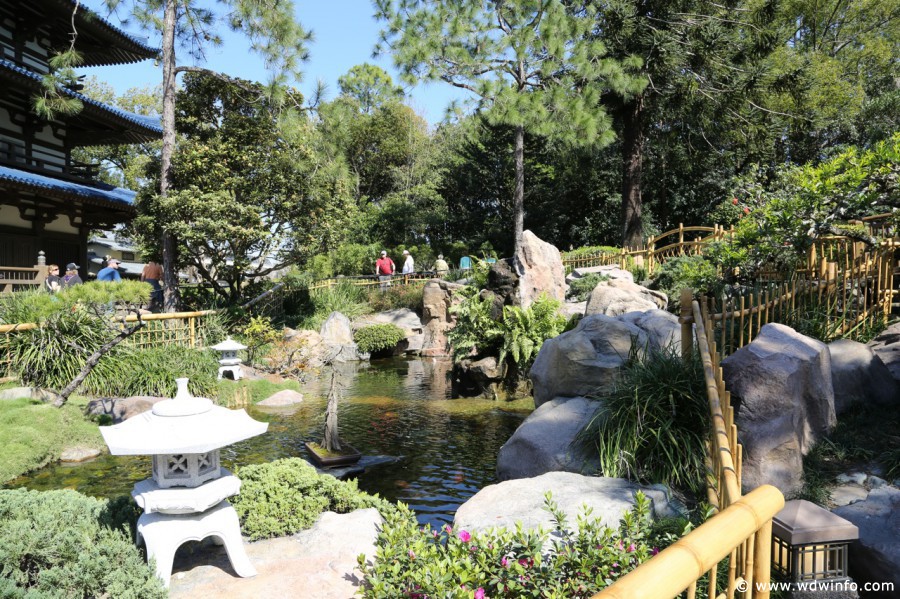 Epcot-Flower-Garden-2013-052