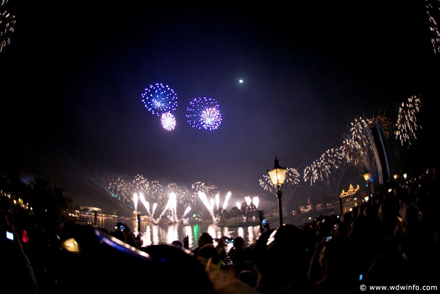 Epcot-NYE-2012-108