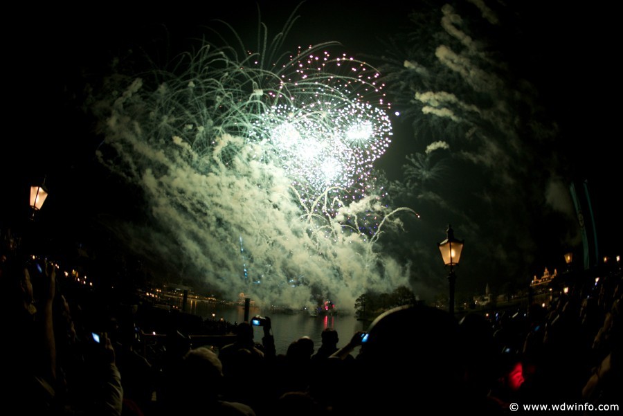 Epcot-NYE-2012-113