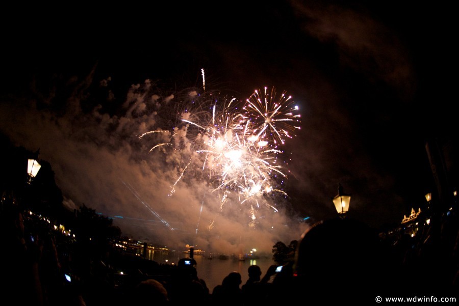 Epcot-NYE-2012-119