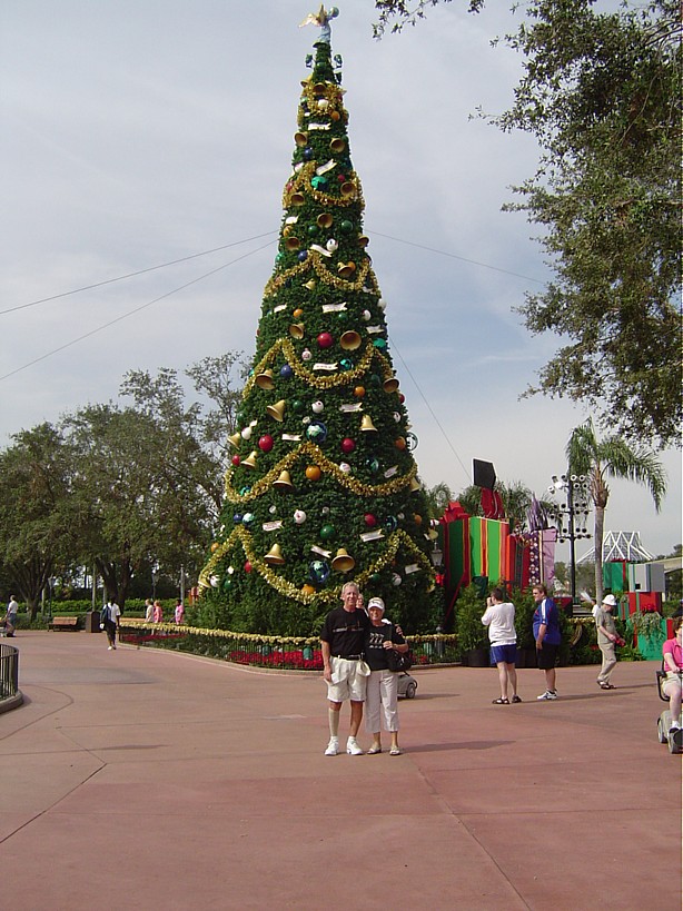 Epcot xmas tree - 11/2004