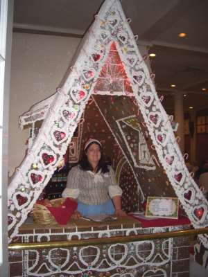 Epcot_Gingerbread_House