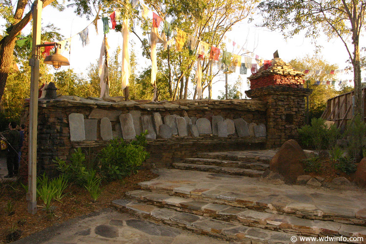 Expedition_Everest_Observation_area_upper_level_1