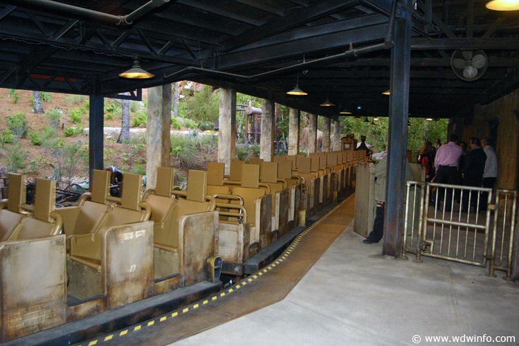 Expedition_Everest_Train_04