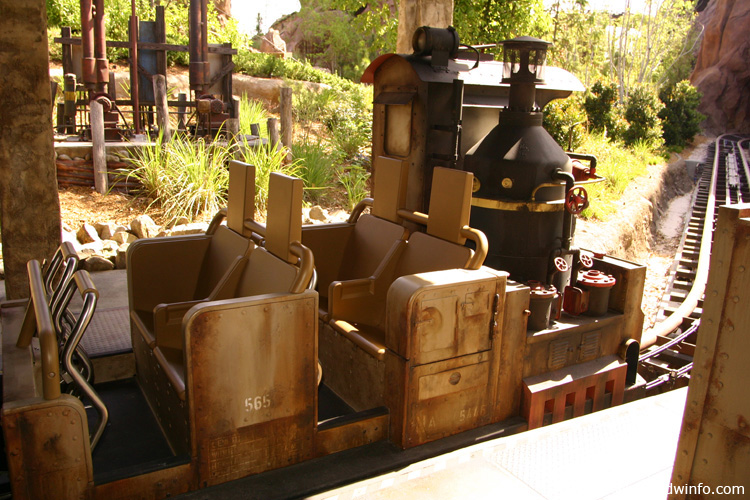 Expedition_Everest_Train_06