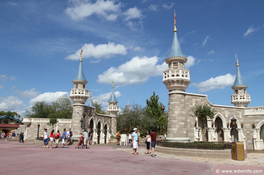 Fantasyland-Disney-World-02