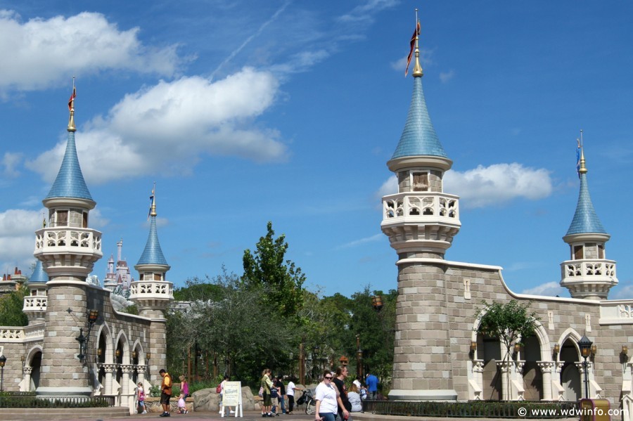 Fantasyland-Disney-World-03