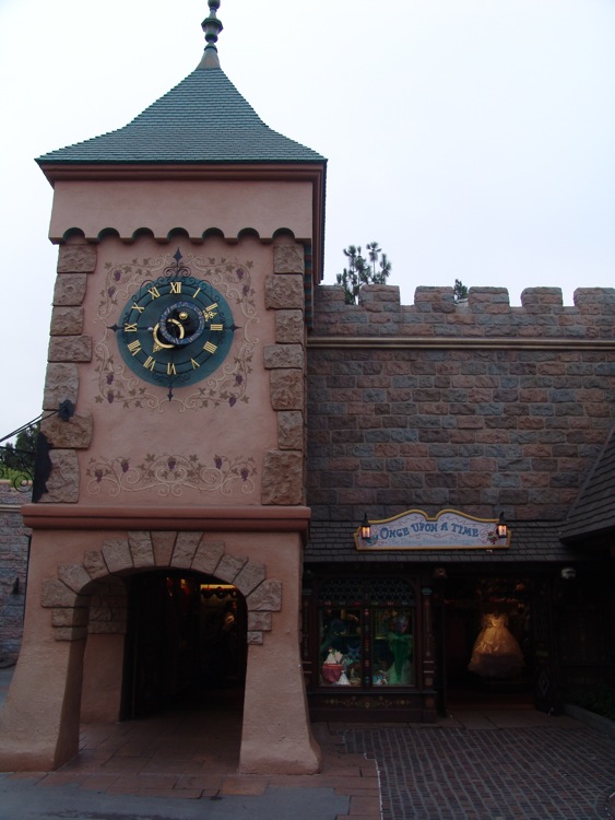 Fantasyland-Disneyland-18