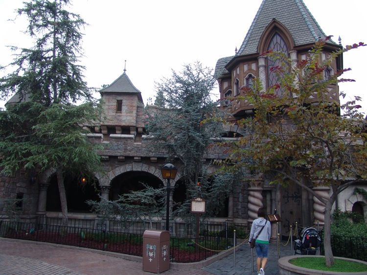 Fantasyland-Disneyland-28