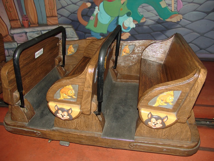 Fantasyland-Disneyland-3