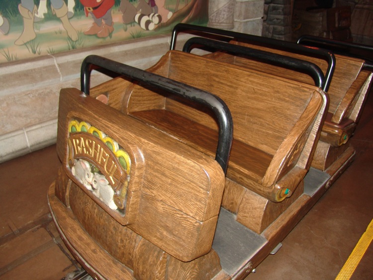 Fantasyland-Disneyland-35