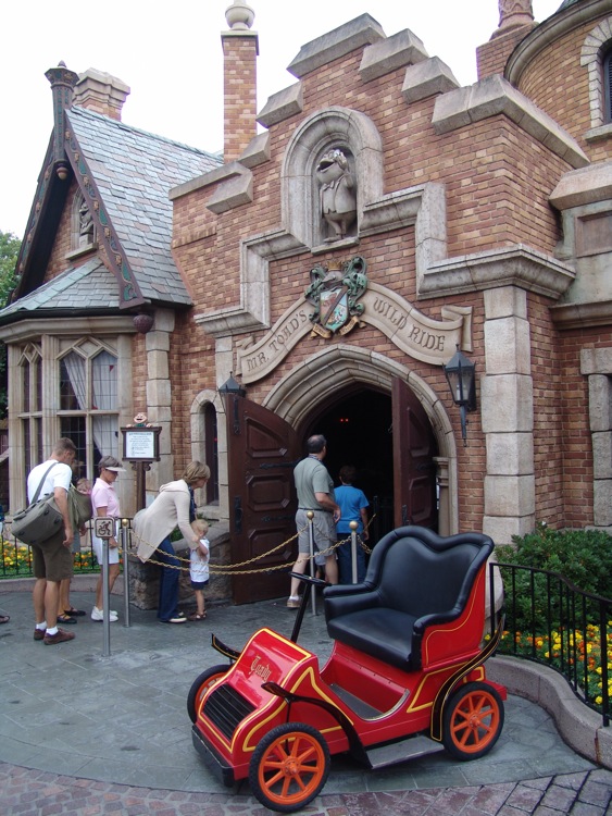Fantasyland-Disneyland-36