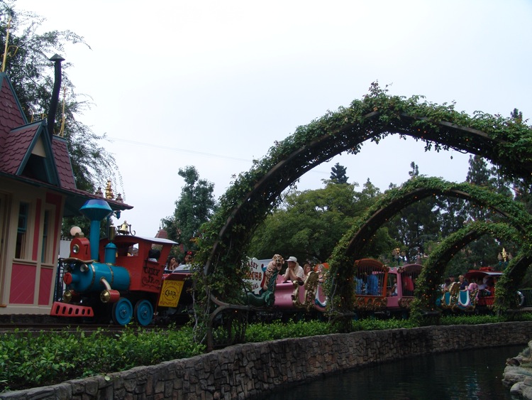 Fantasyland-Disneyland-61