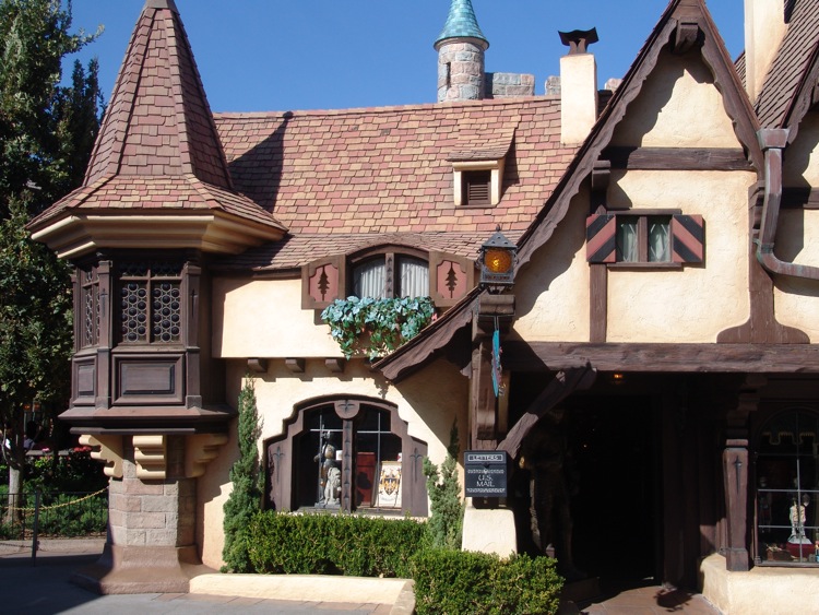 Fantasyland-Disneyland-88