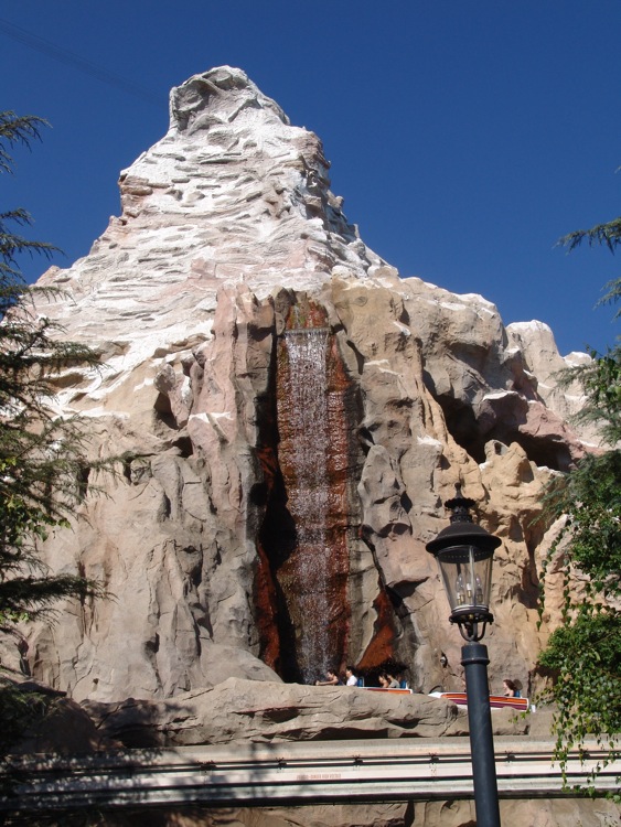 Fantasyland-Disneyland-99