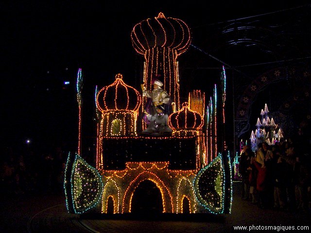 Fantillusion: Aladdin float