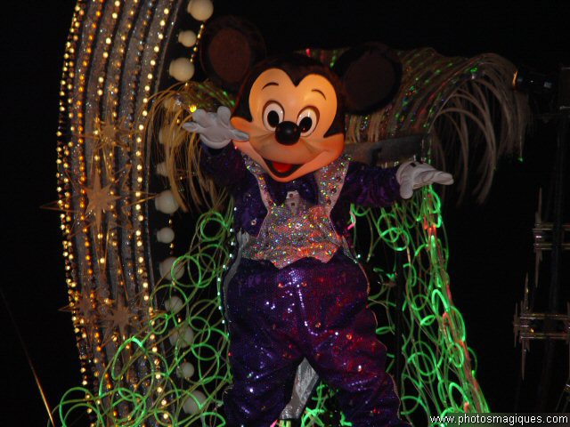 Fantillusion: Mickey float