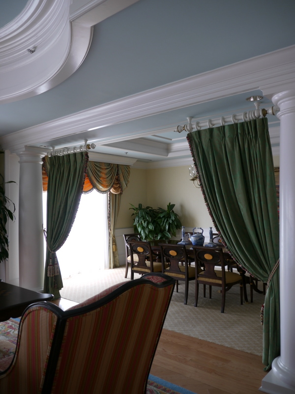 From front room to dining area