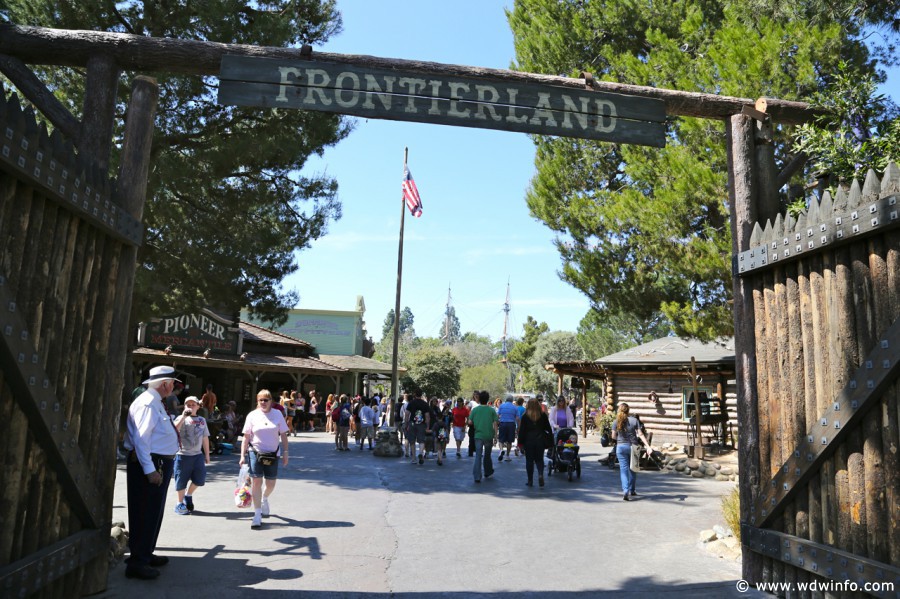 Frontierland-001