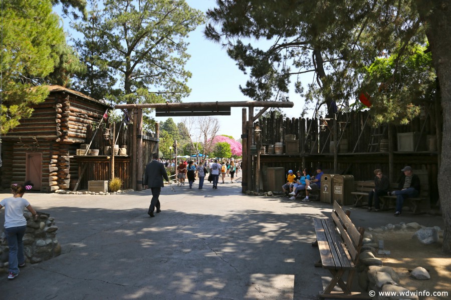 Frontierland-002