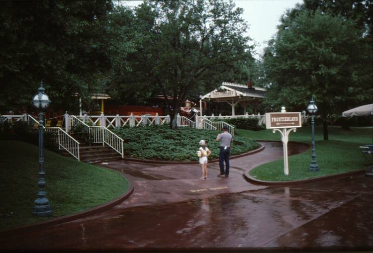 Frontierland Station