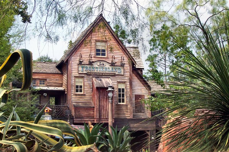 Frontierland Train Sttion