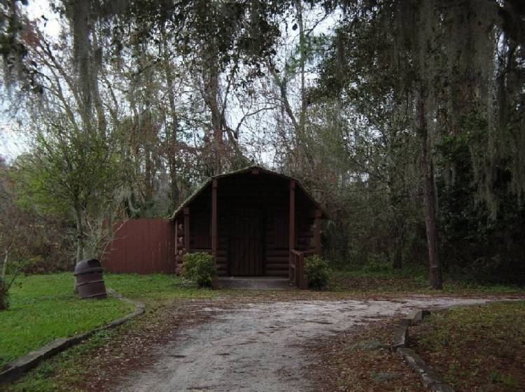 Ft_Wilderness_cabin_on_trail
