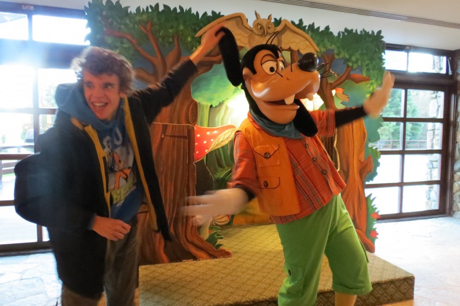 Fun with Goofy at SL