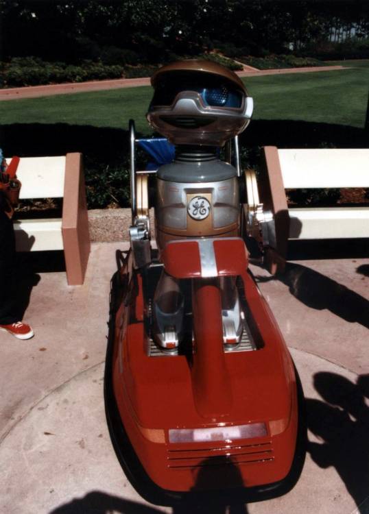 GE's early interactive robot GERO at Horizons