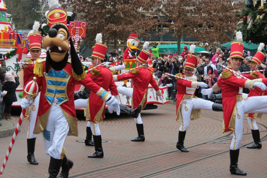 Goofy and toy soldiers