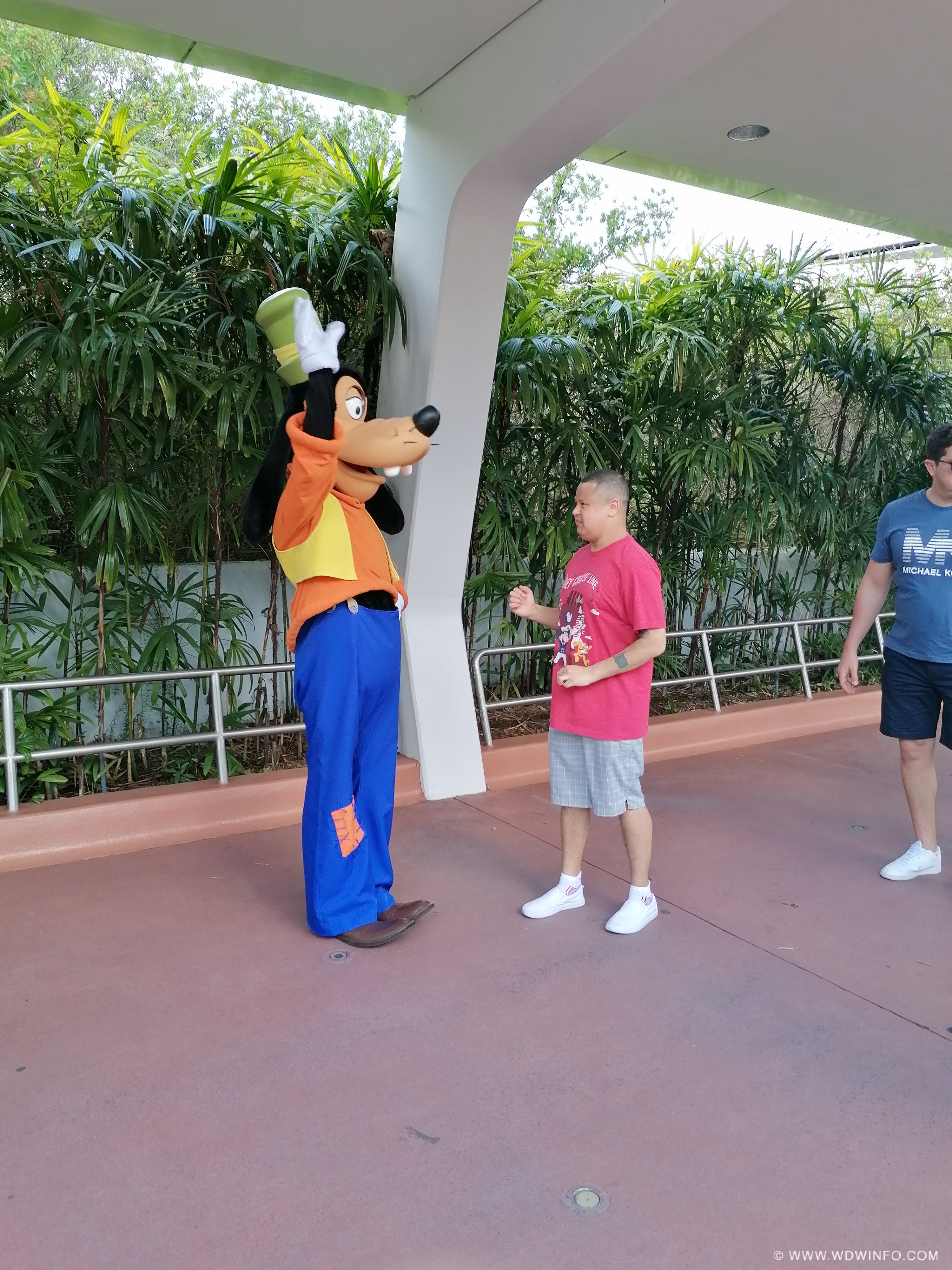 Goofy at Park entrance