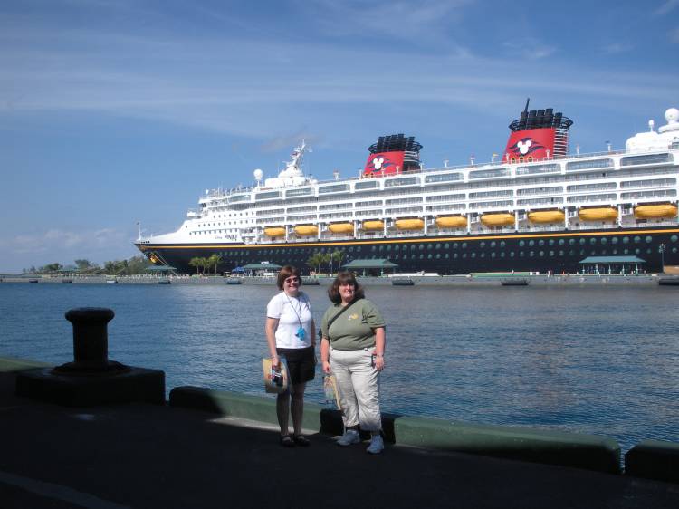 Goofy4Tink and TLinden16 in front of the Wonder