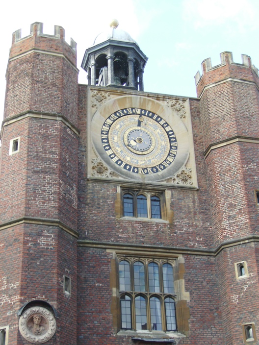Hampton_Court_Clock