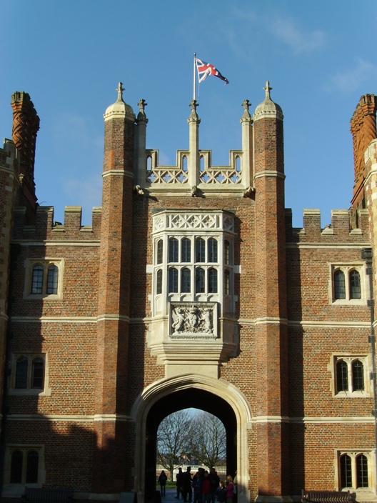 Hampton_Court_Entrance
