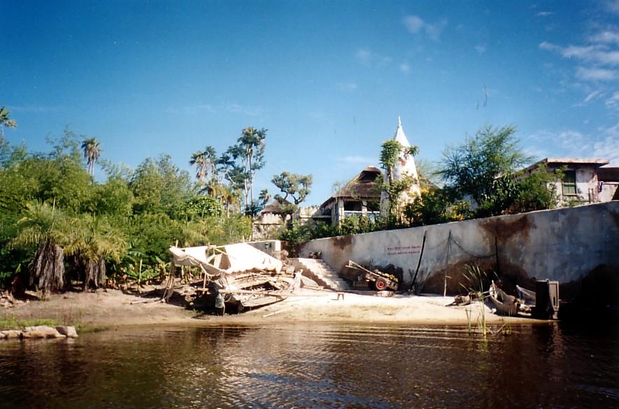 Harambe scenic shot.