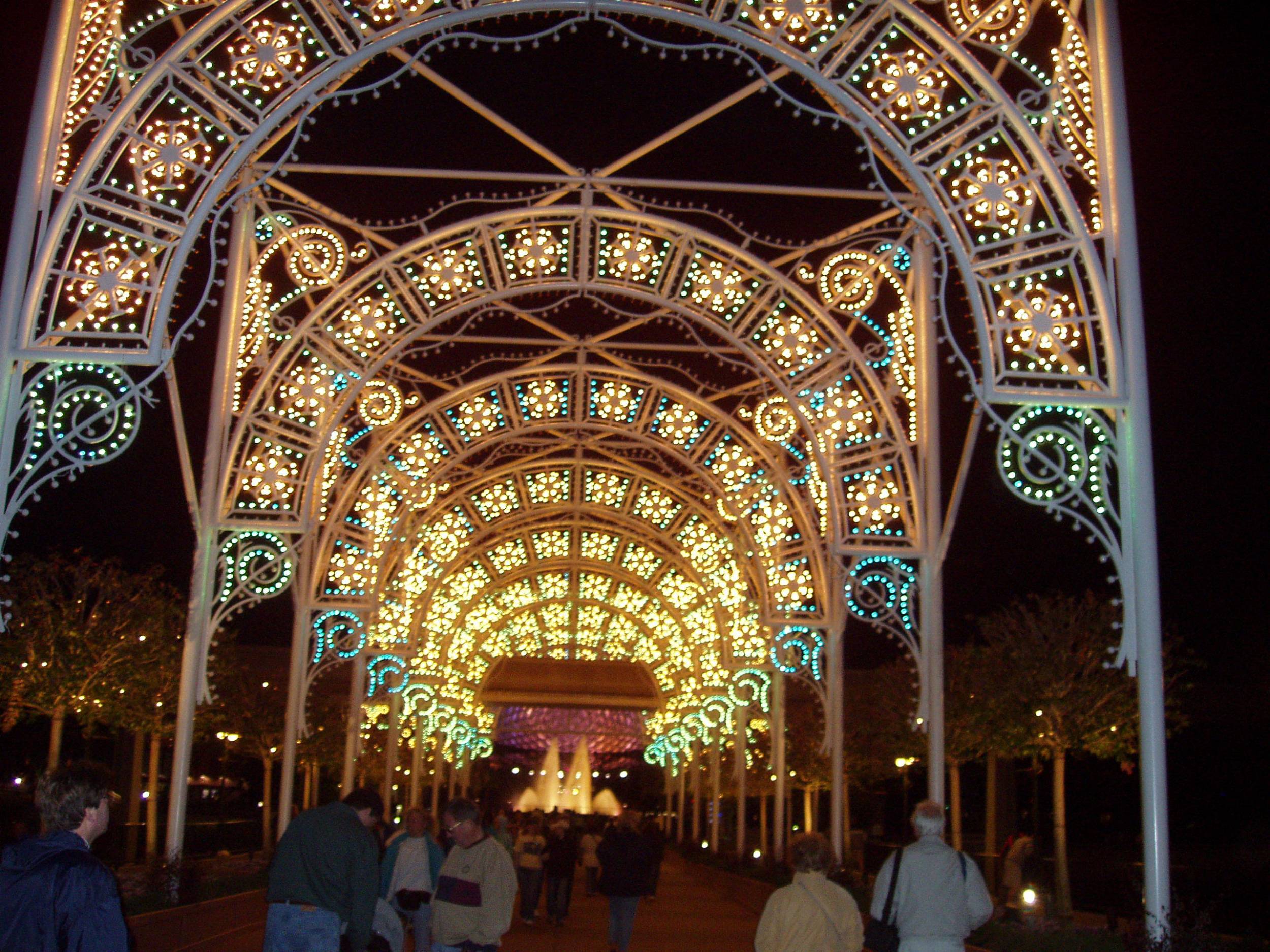 Holidays at Epcot- WS Walkway