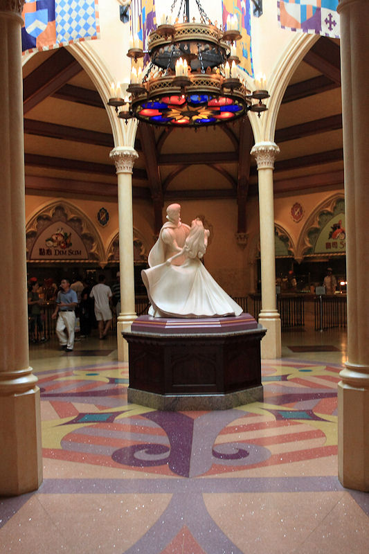Hong Kong Disneyland - Dancing Royalty
