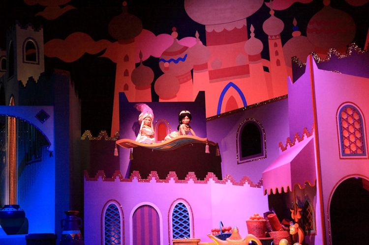 Hong Kong Disneyland- It's a Smallworld
