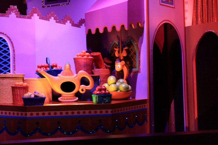 Hong Kong Disneyland- It's a Smallworld