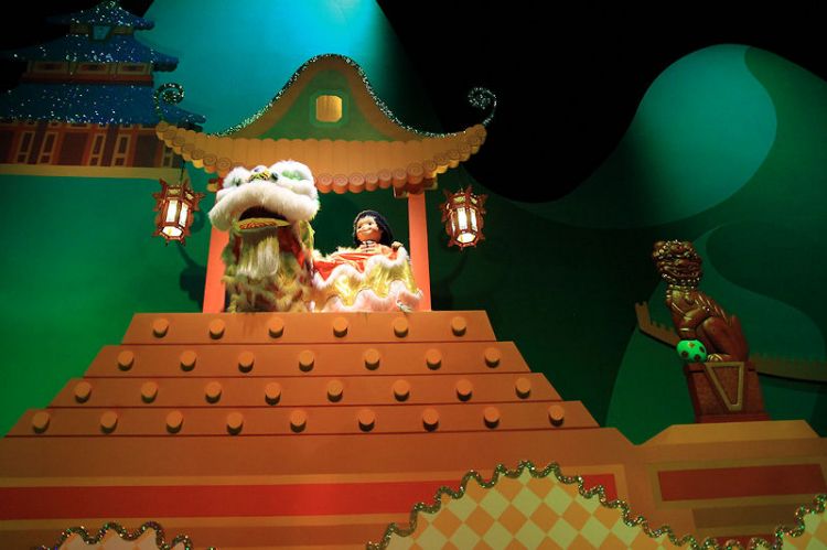 Hong Kong Disneyland- It's a Smallworld