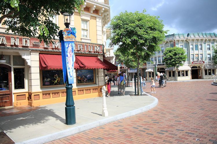 Hong Kong Disneyland- Main Street - Emporium
