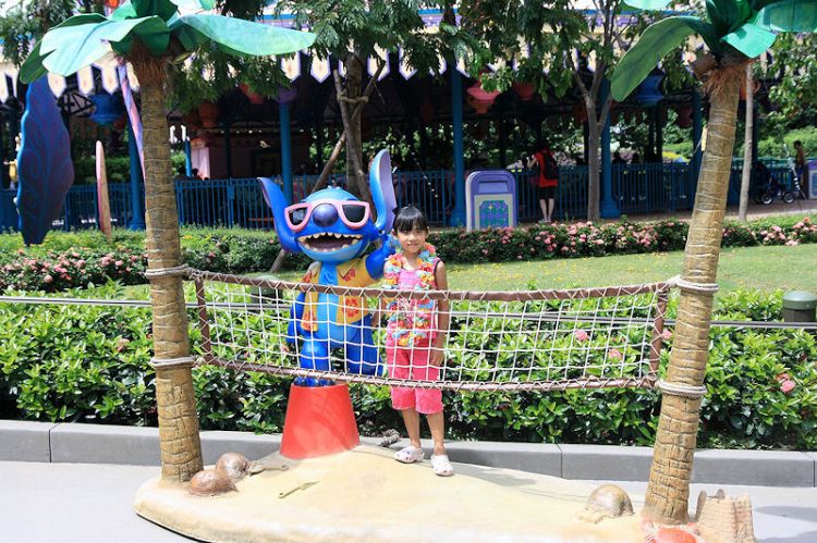 Hong Kong Disneyland - Photo Op Stitch