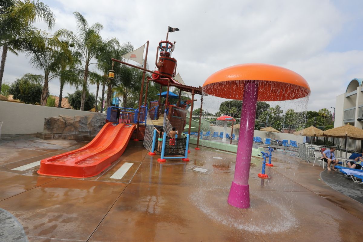 Howard-Johnson-Anaheim-205