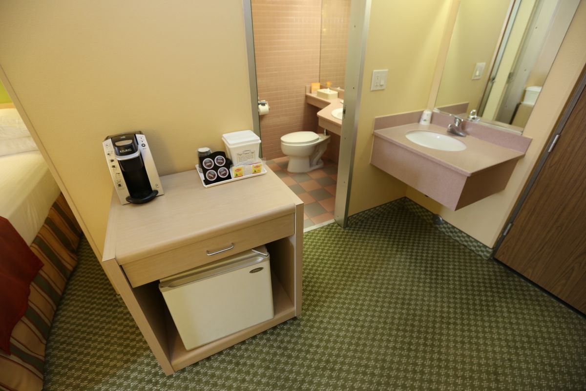 Howard-Johnson-Anaheim-214