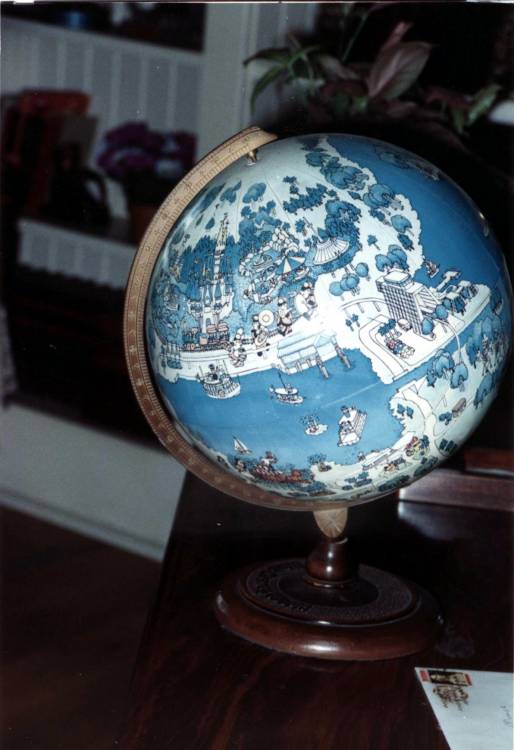 I love Mickey's globe