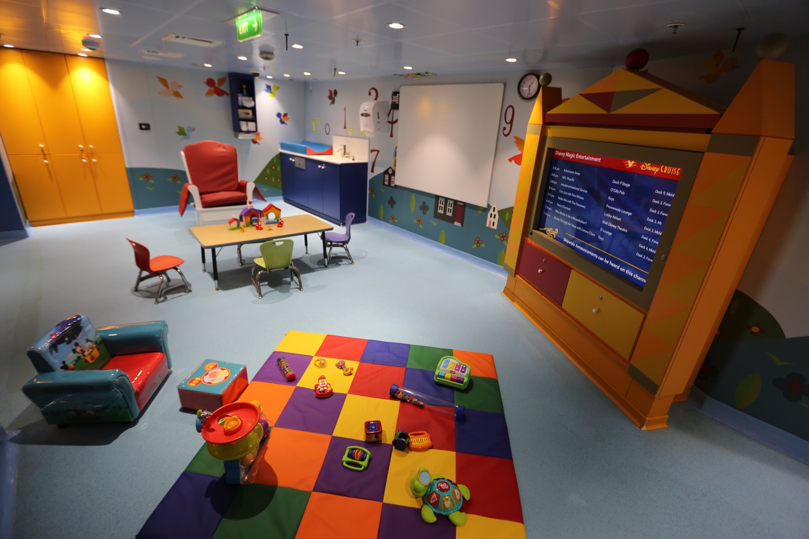 Its-a-small-world-nursery-005