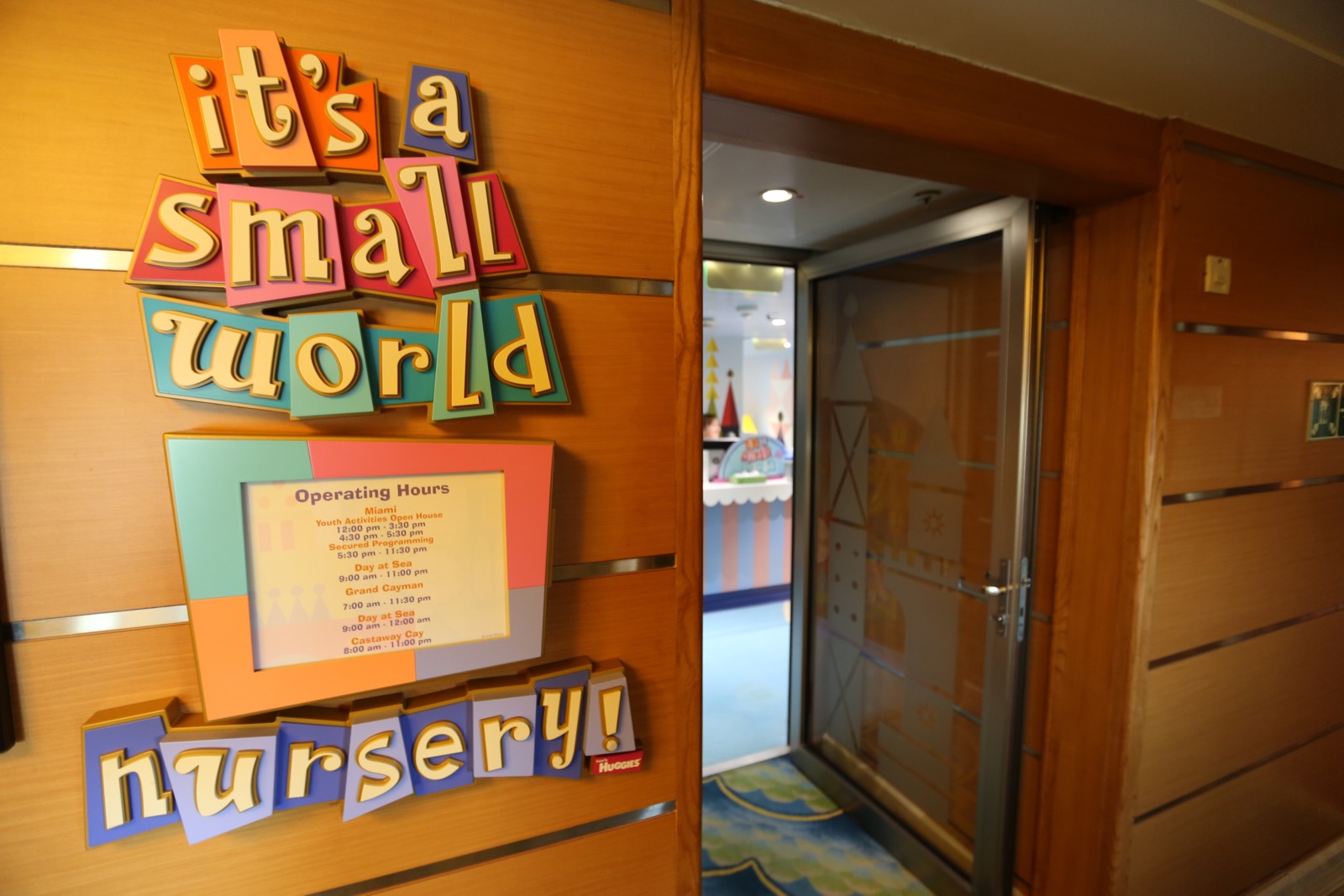 Its-a-small-world-nursery-007