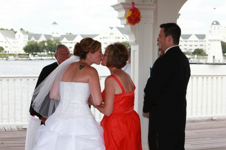 K_A0637_9-22-10_800x533